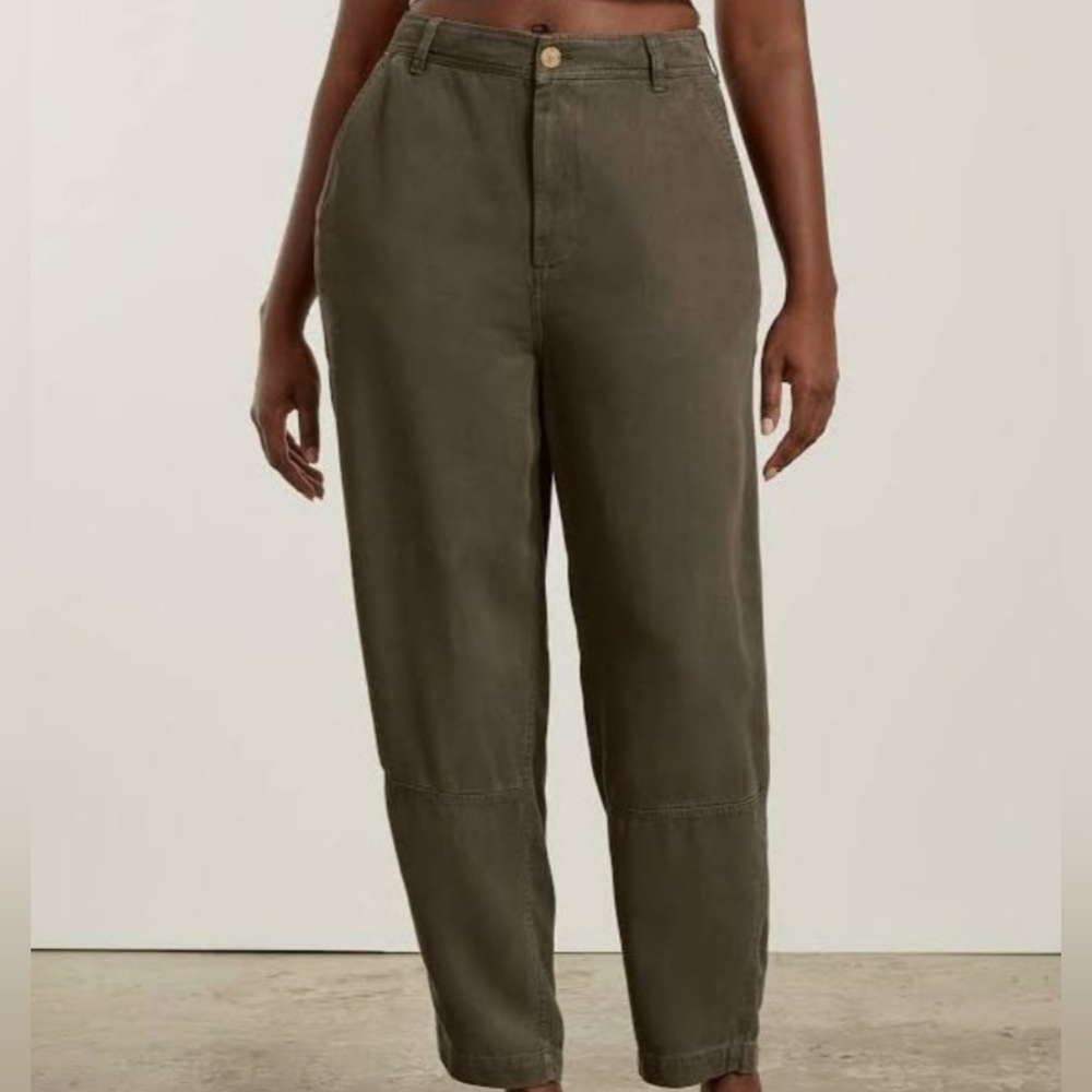 Olive green Everlane cotton cargo Chino pants